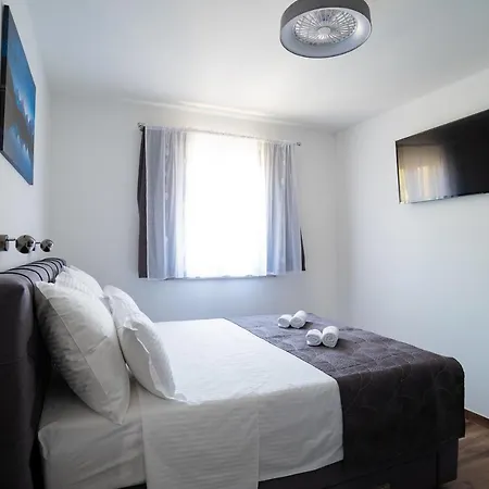 Onyx Apartment *